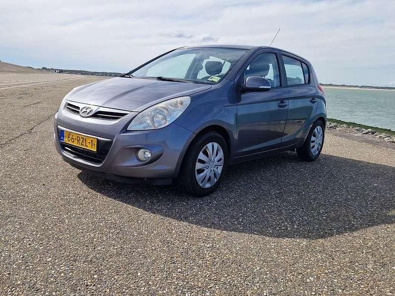 Grijs Gebruikt 2011 Hyundai i20 MPV | € 2.800 (Goede deal) - Afbeelding 1/4