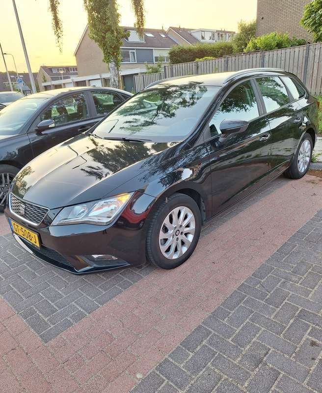 Zwart Gebruikt 2015 Seat Leon ST Style Stationwagen | € 9.250 (Goede deal) - Afbeelding 1/4