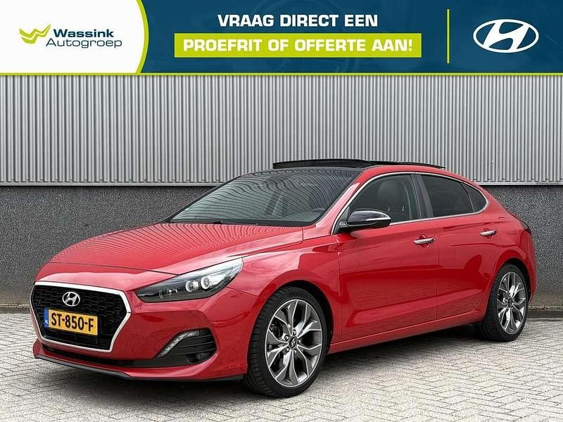 Rood Gebruikt 2018 Hyundai i30 Premium Hatchback | € 17.940 (Iets duurder) - Afbeelding 1/4