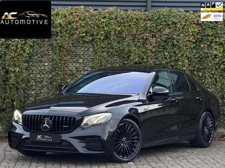 Zwart Gebruikt 2019 Mercedes E220 AMG Sedan | € 27.950 (Iets duurder) - Afbeelding 1/4