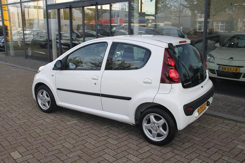 Occasion Peugeot 107 Active 68 PK (50 kW) 2014 Wit Hatchback