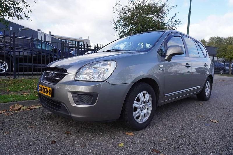 Grijs Gebruikt 2010 Kia Carens LX MPV | € 1.945 (Goede deal) - Afbeelding 1/4