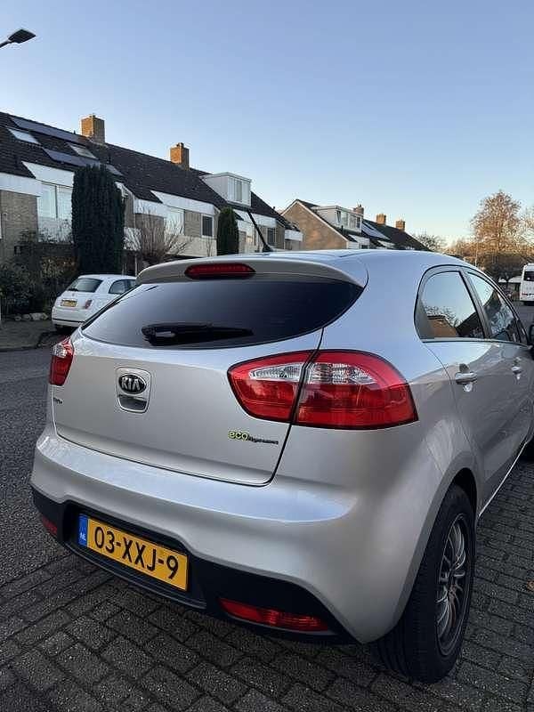 Occasion Kia Rio 86 PK (63 kW) 2012 Grijs MPV