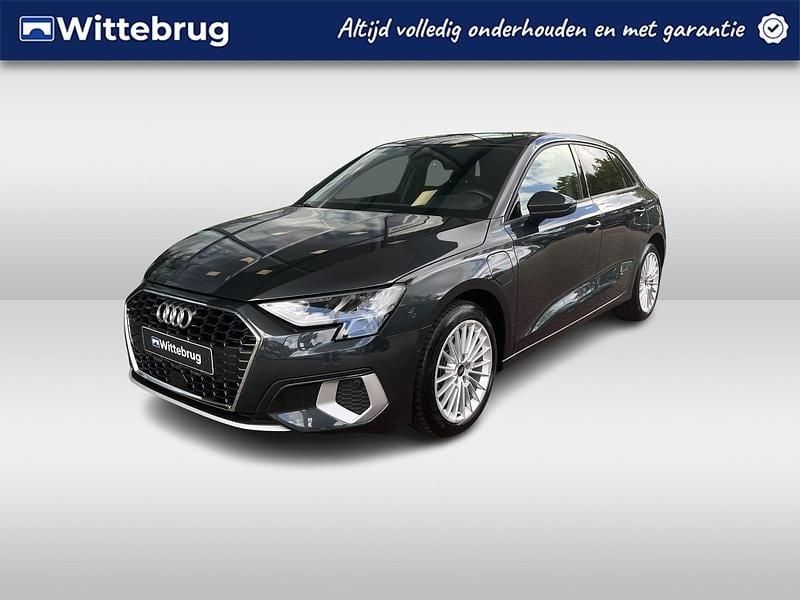 Grijs Gebruikt 2023 Audi A3 Sportback e-tron Advanced Sedan | € 29.950 (Goede deal) - Afbeelding 1/1