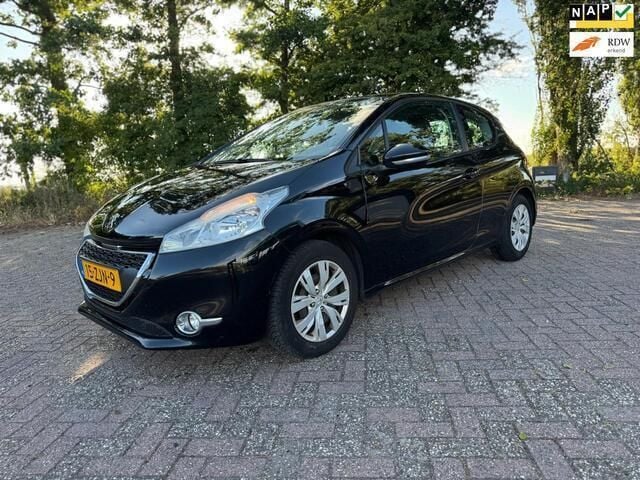 Zwart Gebruikt 2012 Peugeot 208 Envy Hatchback | € 3.399 (Eerlijke prijs) - Afbeelding 1/4