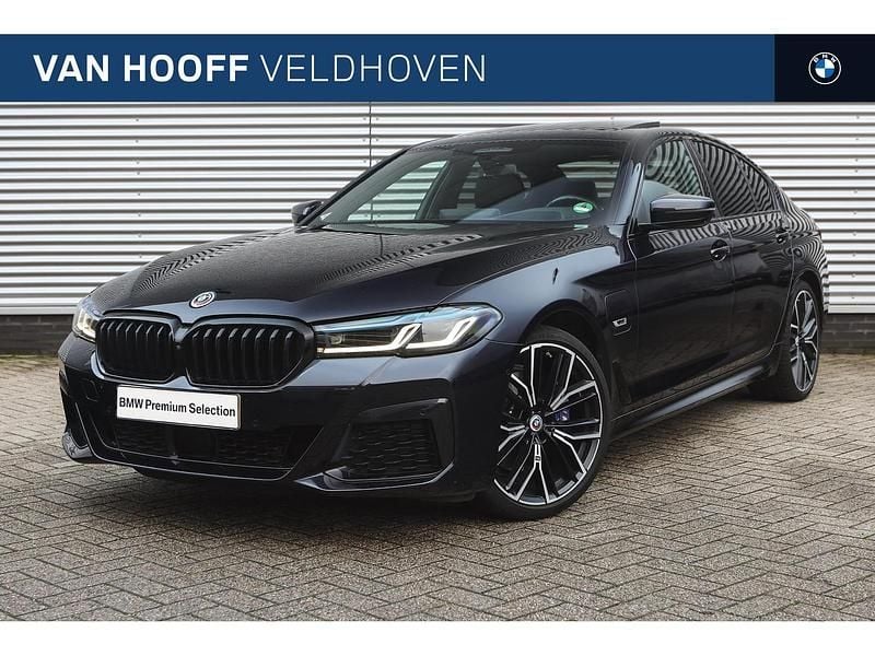 Zwart Occasion 2023 BMW 530e Comfort Edition Sedan | € 44.950 (Duur) - Afbeelding 1/4