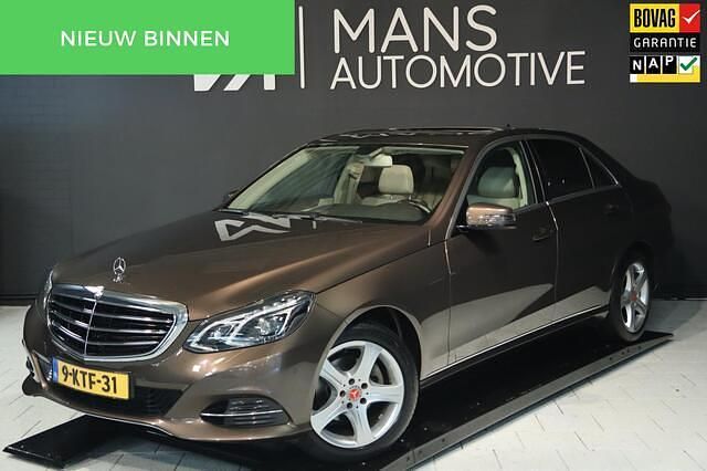Bruin Gebruikt 2013 Mercedes E200 Ambition Sedan | € 16.950 (Eerlijke prijs) - Afbeelding 1/4
