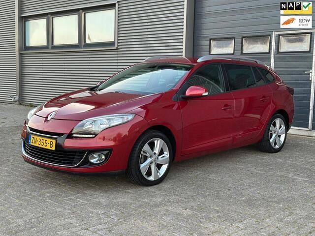 Rood Gebruikt 2012 Renault Mégane GrandTour Dynamique Stationwagen | € 4.199 (Eerlijke prijs) - Afbeelding 1/4