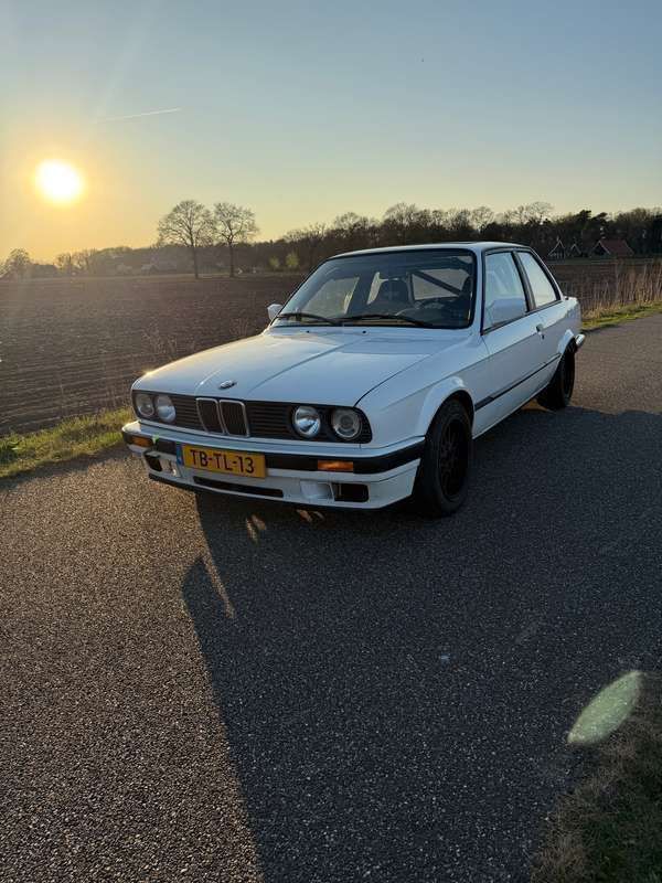 Gebruikt 1990 BMW 320 Sedan | € 9.000 - Afbeelding 1/4