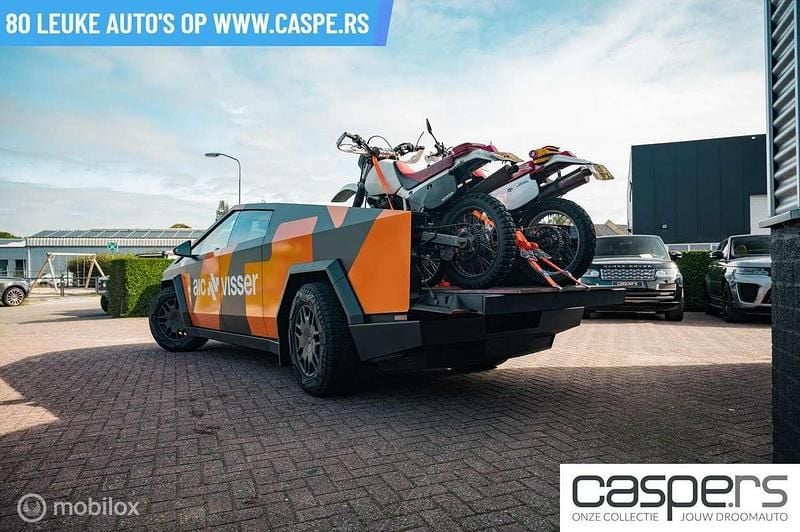 Grijs Nieuw 2024 Tesla Cybertruck SUV | € 103.306 - Afbeelding 1/4