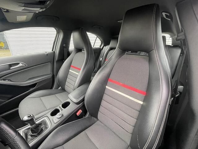 Occasion Mercedes A180 Ambition 122 PK (89 kW) 2013 Zwart Hatchback