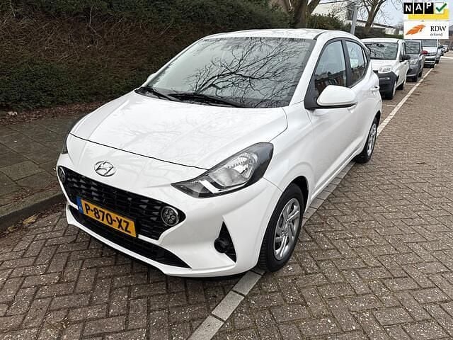 Wit Gebruikt 2022 Hyundai i10 Comfort Hatchback | € 12.550 (Goede deal) - Afbeelding 1/4
