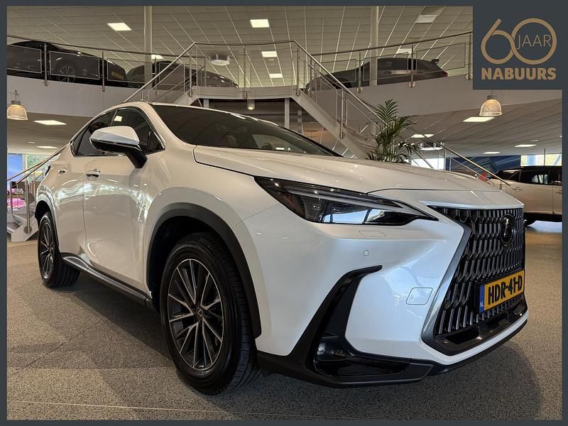 Wit Gebruikt 2023 Lexus NX350h Luxury Line SUV | € 49.700 - Afbeelding 1/4