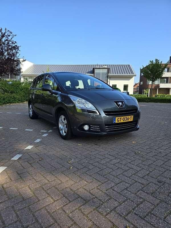 Bruin Gebruikt 2012 Peugeot 5008 Style MPV | € 4.000 (Goede deal) - Afbeelding 1/4
