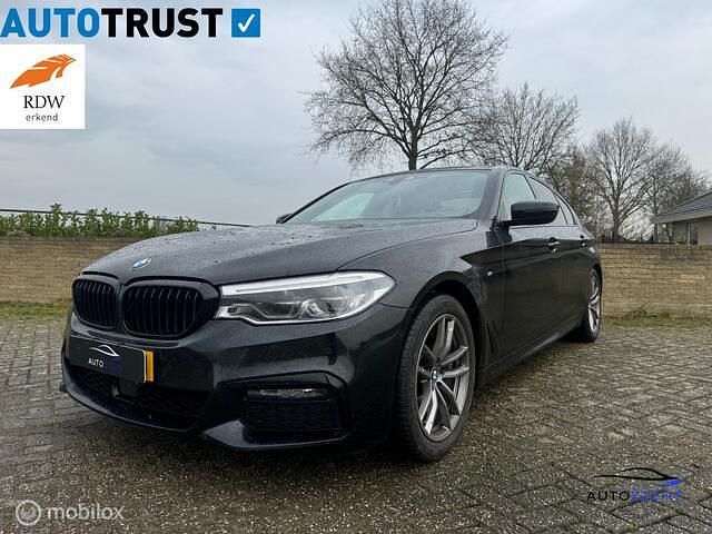 Zwart Gebruikt 2019 BMW 540 Executive Sedan | € 38.495 (Eerlijke prijs) - Afbeelding 1/4