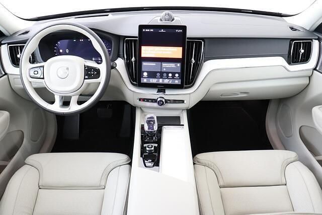 Nieuw Volvo XC60 Executive 349 PK (256 kW) 2026 Rood SUV