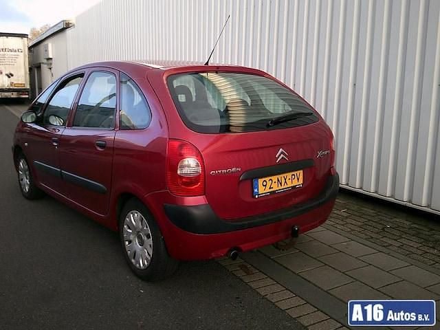 Occasion Citroën Xsara Picasso 136 PK (100 kW) 2004 Rood, metallic lak MPV