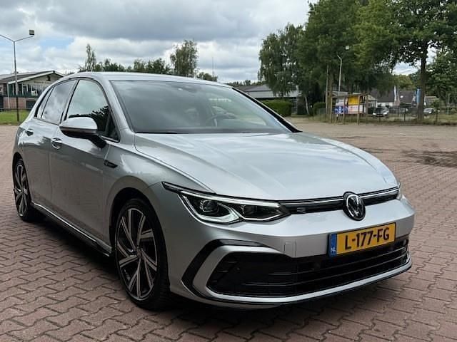 Grijs Gebruikt 2021 VW Golf VIII R-line Hatchback | € 20.900 (Eerlijke prijs) - Afbeelding 1/4