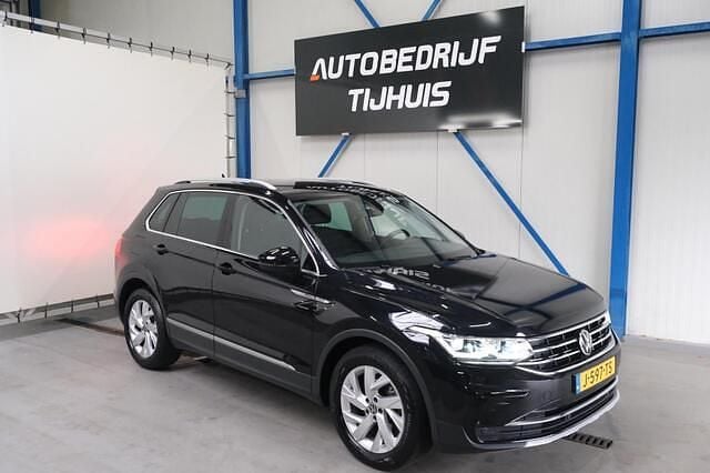 Zwart Gebruikt 2020 VW Tiguan Elegance SUV | € 28.750 (Eerlijke prijs) - Afbeelding 1/4