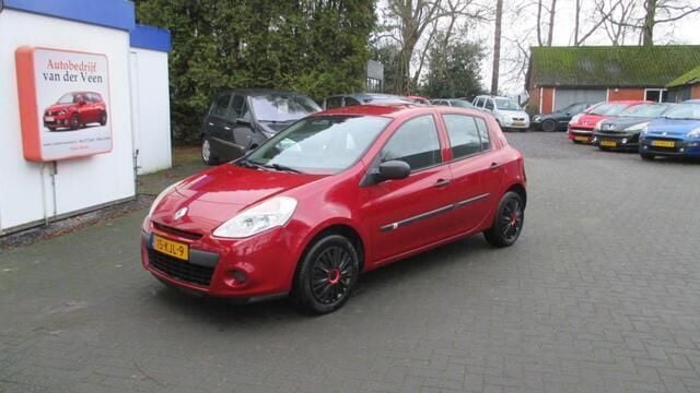 Rood Gebruikt 2010 Renault Clio II Hatchback | € 3.195 (Eerlijke prijs) - Afbeelding 1/4