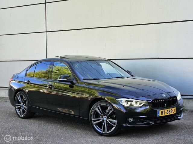Zwart Gebruikt 2015 BMW 330 Luxury Line Sedan | € 16.950 (Duur) - Afbeelding 1/4