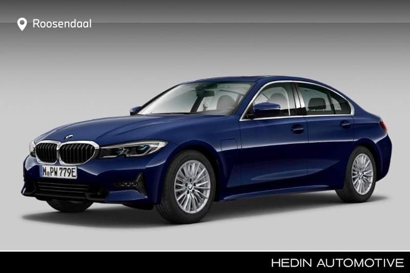 Blauw Occasion 2020 BMW 330e Sport Line Sedan | € 31.880 (Goede deal) - Afbeelding 1/3