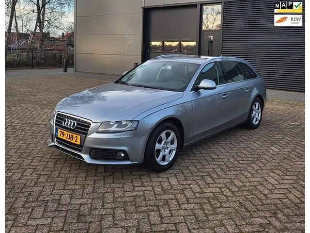 Grijs Occasion 2009 Audi A4 Stationwagen | € 6.995 (Goede deal) - Afbeelding 1/4