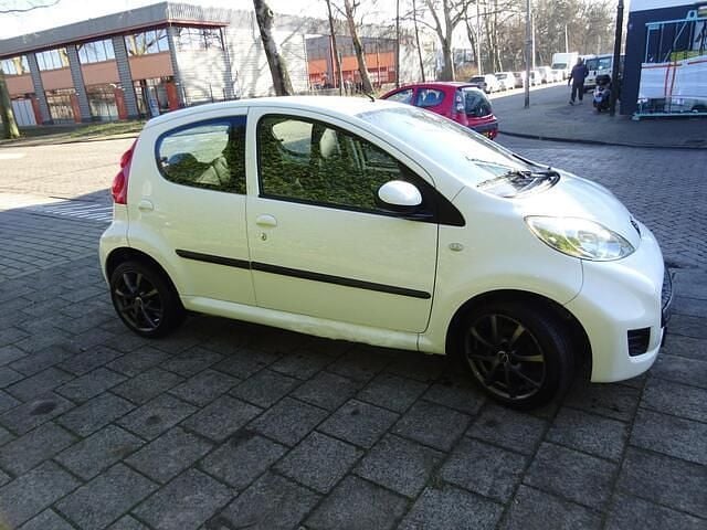 Occasion Peugeot 107 68 PK (50 kW) 2010 Wit Hatchback