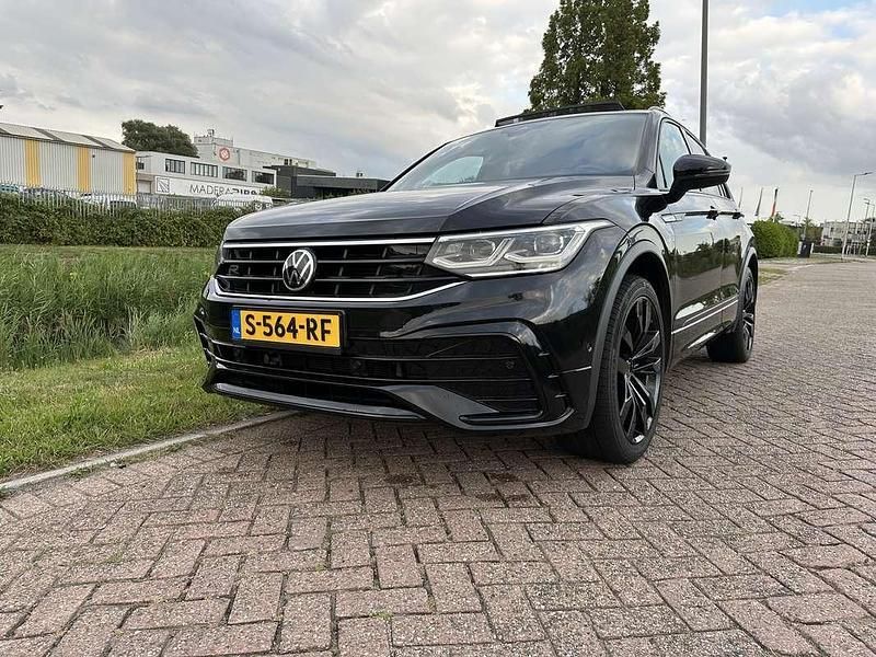 Zwart Gebruikt 2021 VW Tiguan Business+ SUV | € 36.450 (Eerlijke prijs) - Afbeelding 1/4