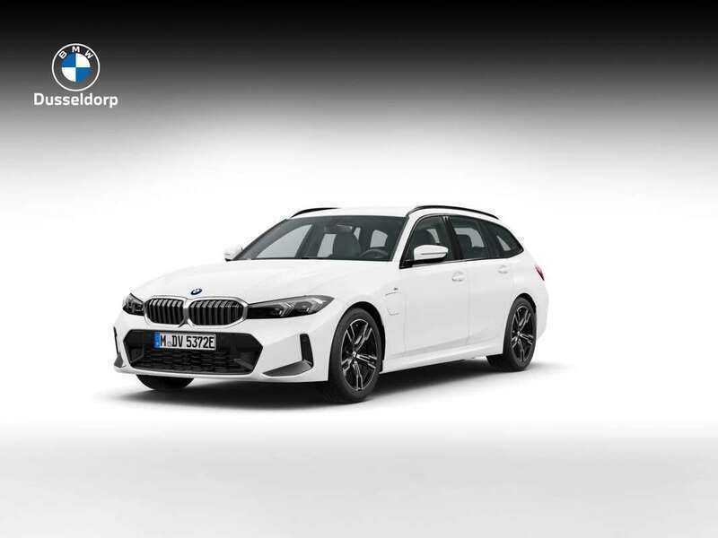 Wit Nieuw 2025 BMW 330e Stationwagen | € 61.405 (Super prijs) - Afbeelding 1/4