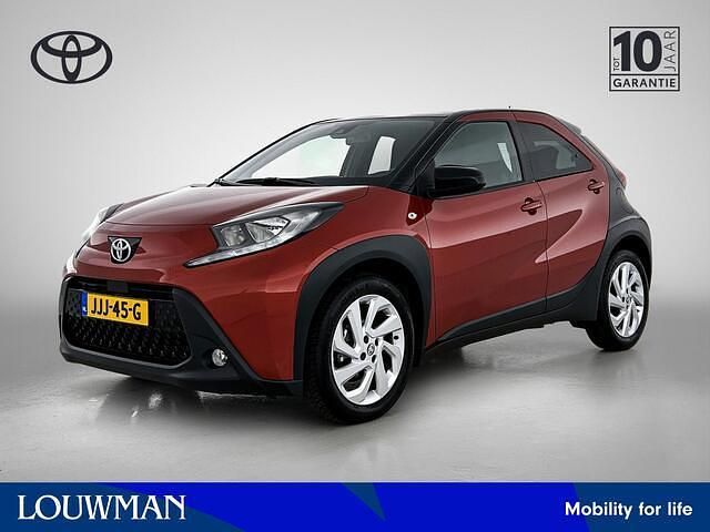 Rood Gebruikt 2022 Toyota Aygo X Pulse SUV | € 17.745 - Afbeelding 1/4