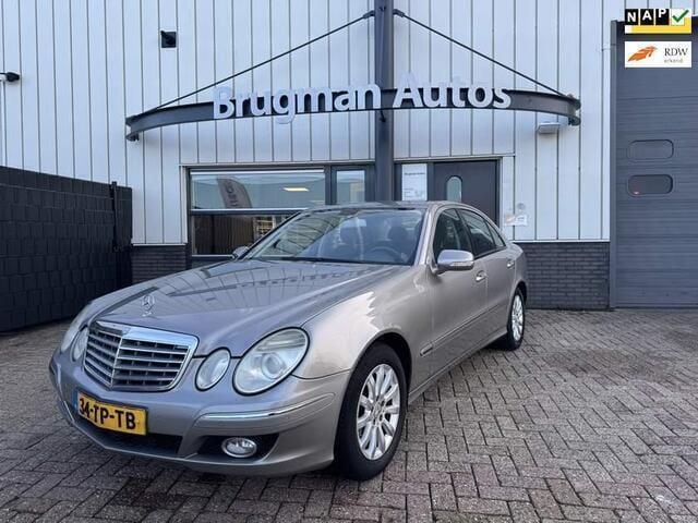 Grijs Gebruikt 2007 Mercedes E200 Elegance Sedan | € 6.950 (Iets duurder) - Afbeelding 1/4