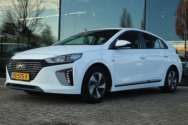 Wit Gebruikt 2017 Hyundai Ioniq Hatchback | € 14.900 (Eerlijke prijs) - Afbeelding 1/4