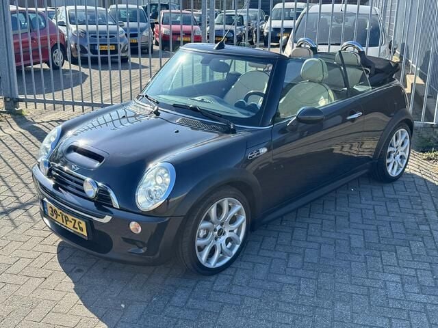 Zwart, metallic lak Gebruikt 2007 Mini Cooper S Cabriolet Chili Cabriolet | € 7.390 (Eerlijke prijs) - Afbeelding 1/4