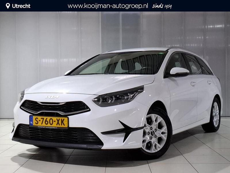 Wit Gebruikt 2023 Kia Ceed Stationwagen | € 25.900 (Eerlijke prijs) - Afbeelding 1/4