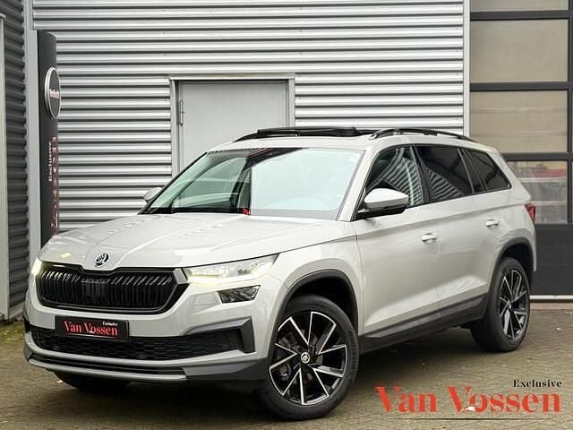 Grijs Gebruikt 2021 Skoda Kodiaq SportLine SUV | € 34.950 (Eerlijke prijs) - Afbeelding 1/4
