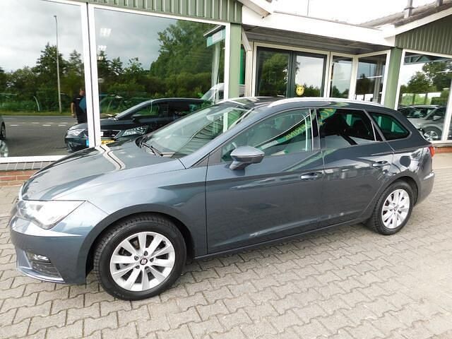 Grijs, metallic lak Gebruikt 2020 Seat Leon ST Style Stationwagen | € 15.950 (Eerlijke prijs) - Afbeelding 1/4