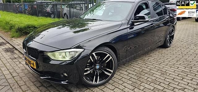Zwart Gebruikt 2012 BMW 320 Executive Sedan | € 8.450 (Super prijs) - Afbeelding 1/4