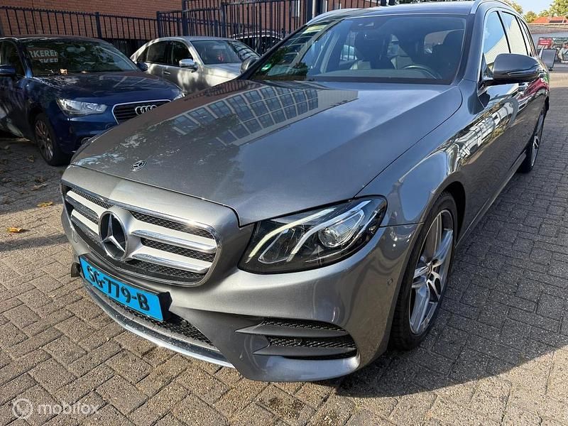 Grijs Occasion 2018 Mercedes E200 Business Stationwagen | € 16.950 (Eerlijke prijs) - Afbeelding 1/4
