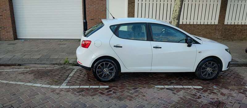 Wit Gebruikt 2010 Seat Ibiza Hatchback | € 3.350 (Eerlijke prijs) - Afbeelding 1/4