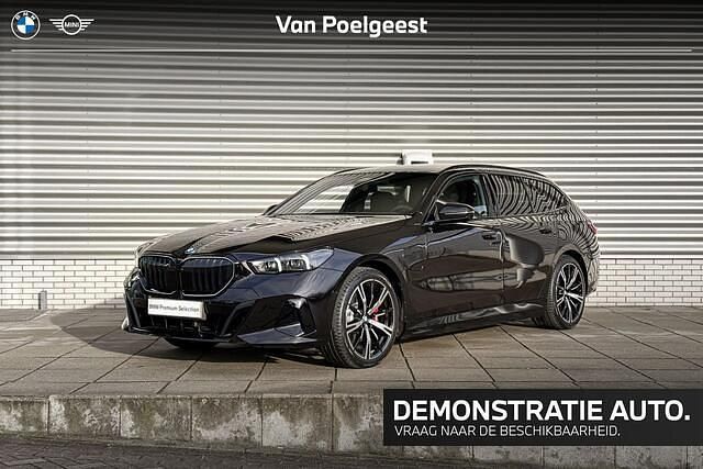 Ruby black metallic Occasion 2026 BMW 530e Comfort Edition Stationwagen | € 88.138 - Afbeelding 1/4