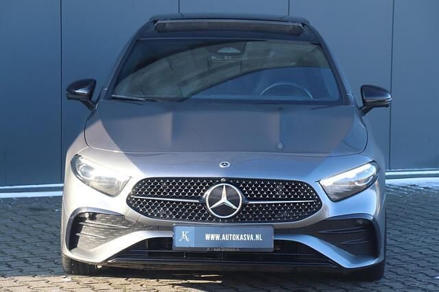 Occasion Mercedes A180 AMG line 136 PK (100 kW) 2023 Grijs Hatchback