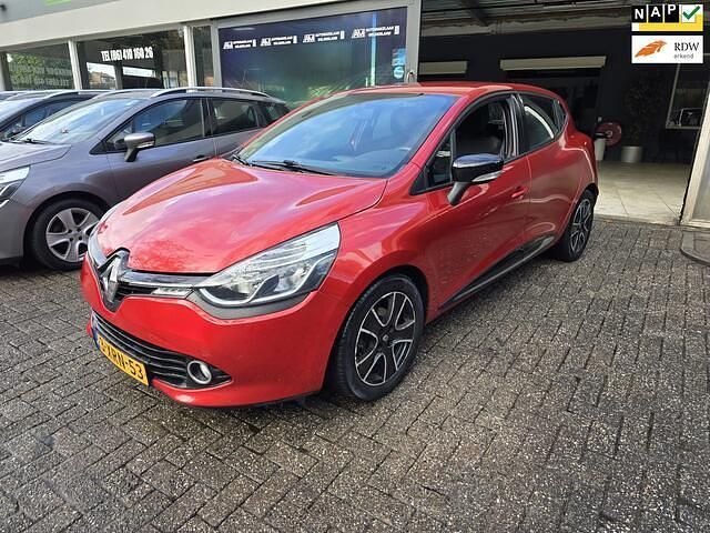 Rood Gebruikt 2014 Renault Clio IV Expression Hatchback | € 6.450 (Eerlijke prijs) - Afbeelding 1/4