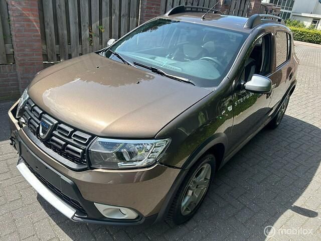 Bruin Gebruikt 2019 Dacia Sandero Hatchback | € 4.750 - Afbeelding 1/4