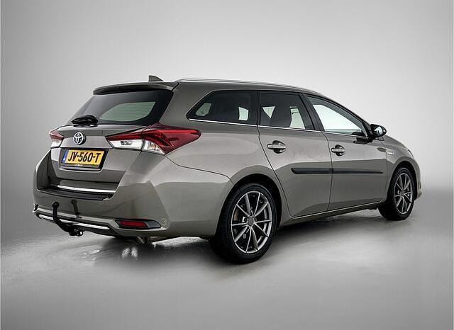 Occasion Toyota Auris Trend 136 PK (100 kW) 2016 Grijs metallic Hatchback