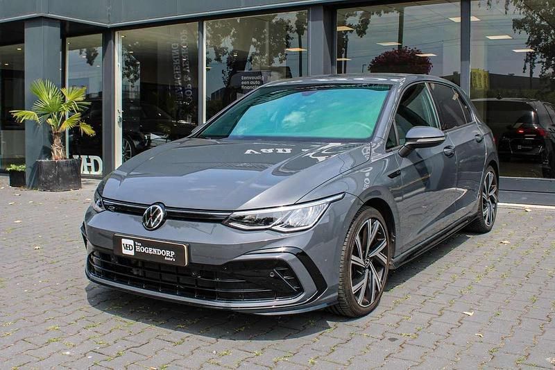 Grijs Gebruikt 2022 VW Golf VIII Business+ Hatchback | € 28.950 (Goede deal) - Afbeelding 1/4