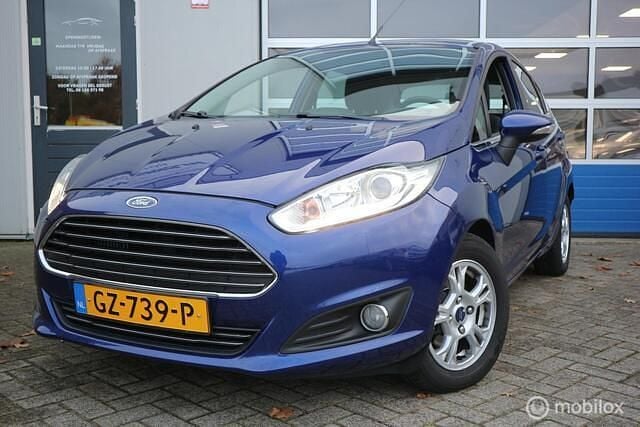 Blauw Gebruikt 2015 Ford Fiesta Titanium Hatchback | € 3.600 (Eerlijke prijs) - Afbeelding 1/4