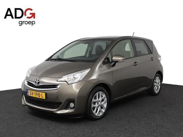 Bruin Gebruikt 2015 Toyota Verso-S MPV | € 10.450 (Iets duurder) - Afbeelding 1/4