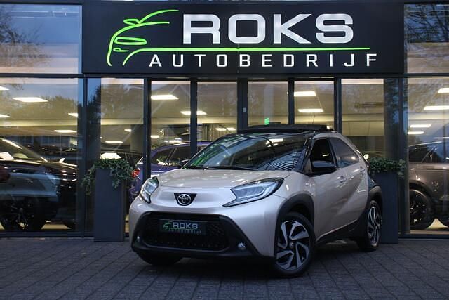 Beige Gebruikt 2024 Toyota Aygo X Envy SUV | € 22.950 - Afbeelding 1/4