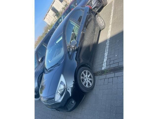 Zwart Gebruikt 2013 Kia Rio Hatchback | € 2.200 - Afbeelding 1/4